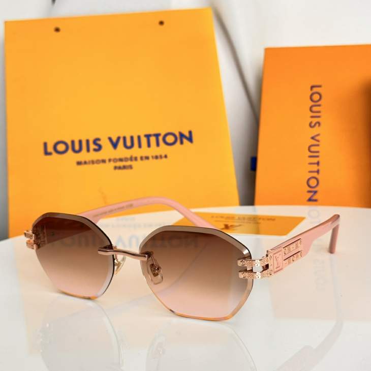 Picture of Louis Vuitton Sunglasses _SKUfw79480085fw